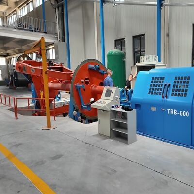 Mise en place de la machine de type berceau pour le câblage du fil et du câble, réalisation de 7 noyaux de fil insulté