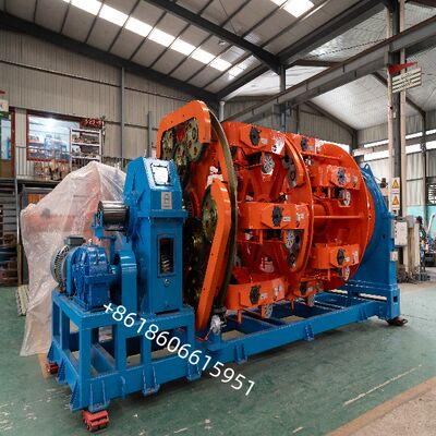 Machine de fixation planétaire pour la pose uniforme des brins et des propriétés mécaniques améliorées du câble avec torsion arrière intégrale